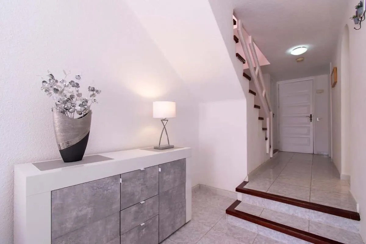 Parque Santiago II 131 - One Bed Duplex With Pool Views Apartamento Playa de las Americas  Playa de las Americas (Tenerife)